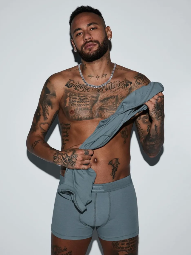 Neymar posa para nova marca de cueca de Kim Kardashian